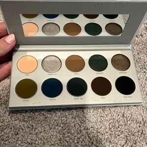 Jaclyn Hill eyeshadow palette